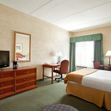 Country Inn & Suites by Radisson, Mt. Pleasant-Racine West, WI
