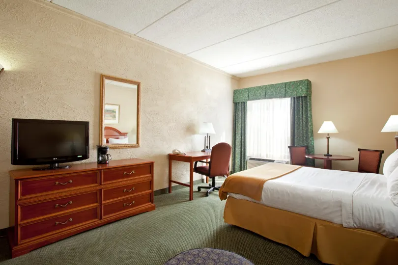 Country Inn & Suites by Radisson, Mt. Pleasant-Racine West, WI