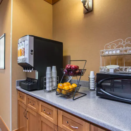 Econo Lodge Inn & Suites University Отели рядом с достопримечательностью «Форт Калгери»