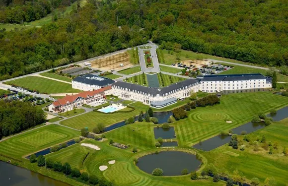 美居尚蒂伊度假和會議酒店