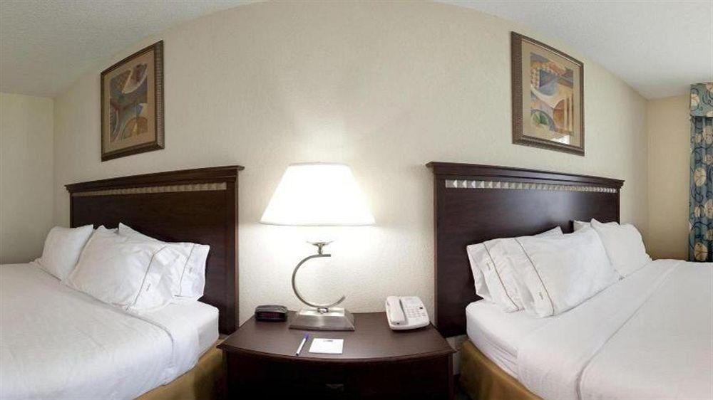 Holiday Inn Express Hotel & Suites Altoona-Des Moines, an Ihg Hotel