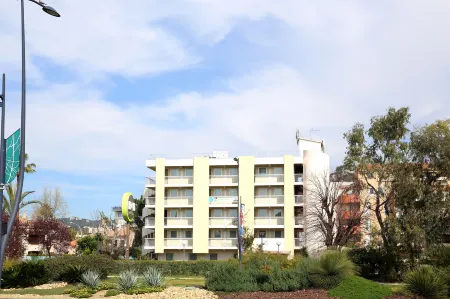 B&B Hotel Hyeres