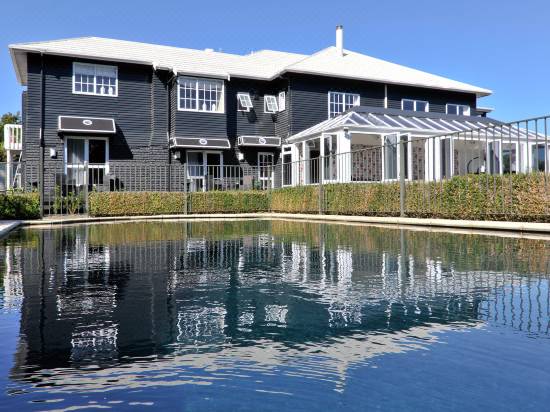 Black Swan Lakeside Boutique Hotel - Reviews for 5-Star Hotels in Rotorua |  Trip.com