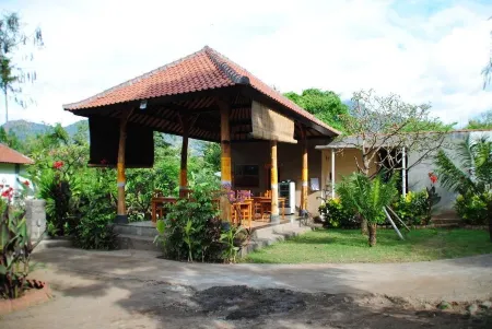 Tiara Homestay Pemuteran Bali Отели рядом с достопримечательностью «Biorock Pemuteran bali»