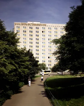 Hotel Am Terrassenufer Hotels in der Nähe von Gläserne Manufaktur Dresden