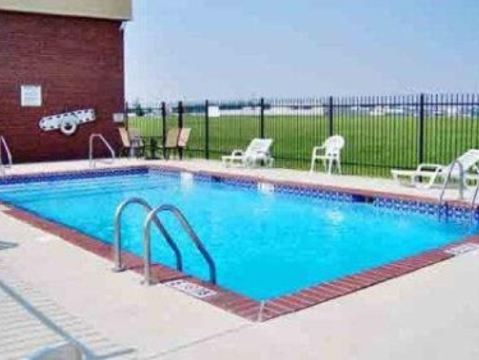 hotels in greenfield indiana with indoor pool