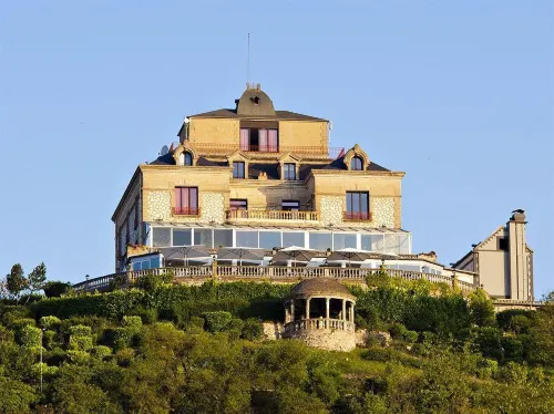 Domaine de la Corniche Hotels in Vienne-en-Arthies