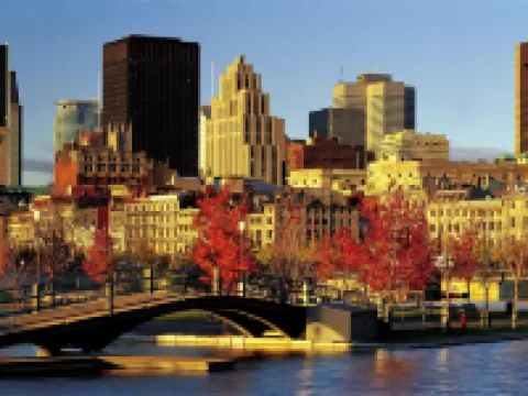 Le Centre Sheraton Montreal Hotel โรงแรมใกล้สถานีกลางเมืองมอนทรีออล