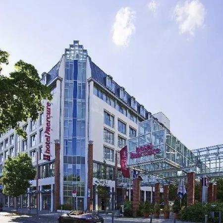 Mercure Hotel Berlin Tempelhof Отели рядом с достопримечательностью «Станция метро "Германштрассе"»