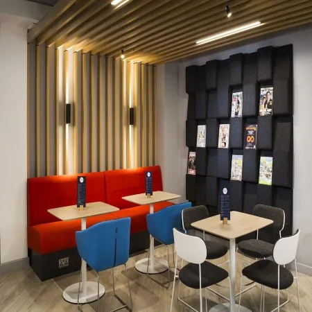 Holiday Inn Express London - Park Royal Отели рядом с достопримечательностью «Университет Западного Лондона»