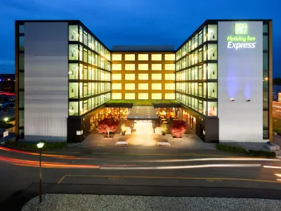 Holiday Inn Express ZÜRICH Airport Hotels in Bachenbulach