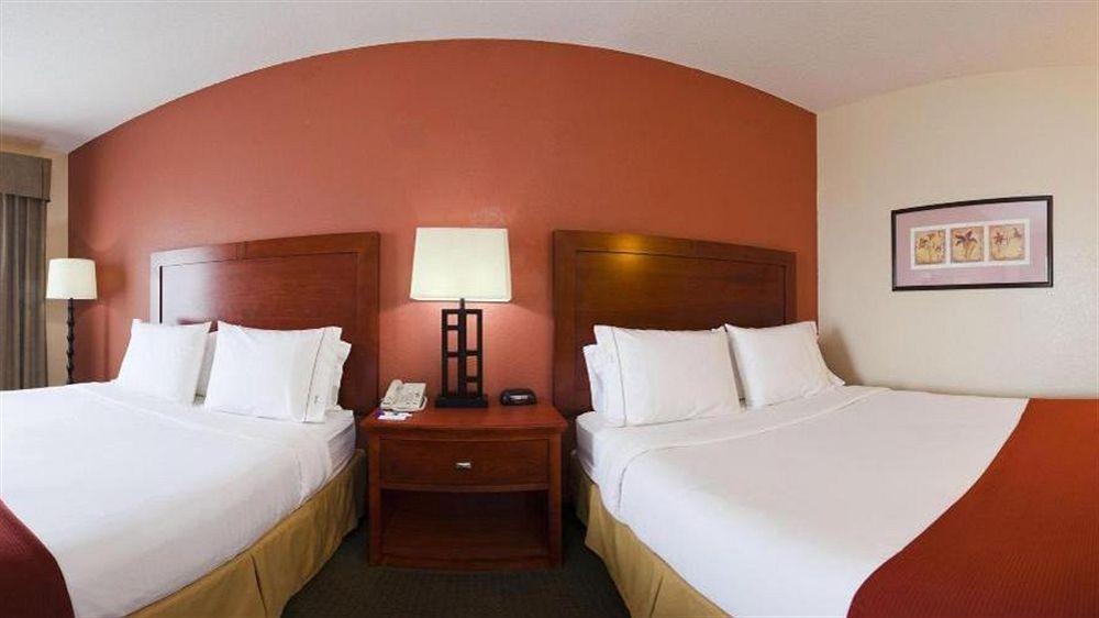 Holiday Inn Express Hotel & Suites Bedford, an Ihg Hotel