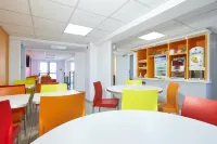 Premiere Classe Marseille Est - la Valentine Hotel a La Penne-sur-Huveaune