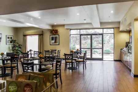 Comfort Suites Clayton - Garner Отели рядом с достопримечательностью «Клейтон DC»