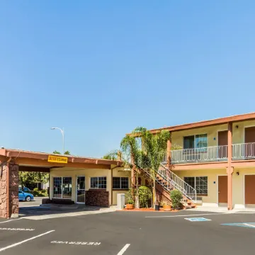 Econo Lodge Woodland Near I-5