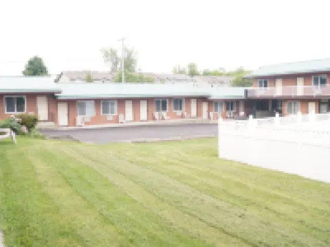 Howard Johnson by Wyndham Gananoque Hotels in Gananoque