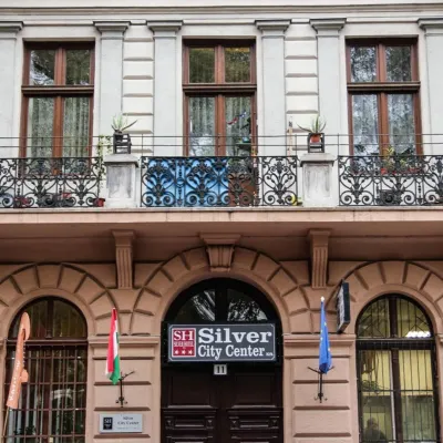 Silver Hotel Budapest City Center Các khách sạn gần Quảng trường Kossuth Lajos