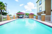 La Quinta Inn & Suites by Wyndham Bay City