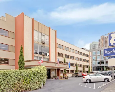 แทรเวิลลอดจ์ บายวินด์แฮม ซีแอตเทิล ข้างสเปซนีเดิล โรงแรมในซีแอตเทิล