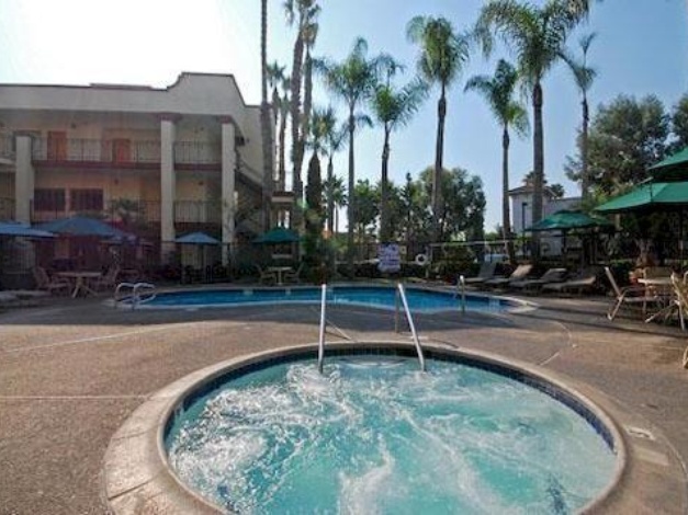 Comfort Inn & Suites Orange County John Wayne Airport