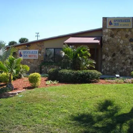 Spinnaker Inn of Naples
