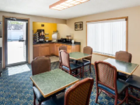 Rodeway Inn & Suites Hotels in Austin