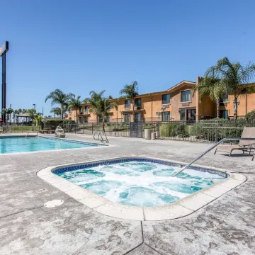 Comfort Inn & Suites