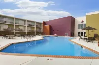Oasis Hotel & Conv. Center, Ascend Hotel Collection - Pools