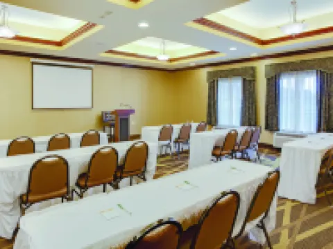 La Quinta Inn & Suites by Wyndham Tupelo Hotels in Tupelo