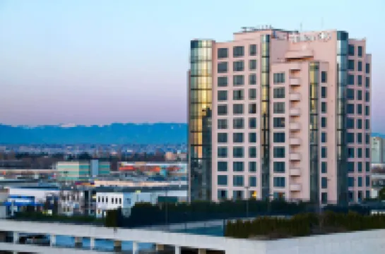 Hilton Vancouver Airport Hotels near Dinsmore Bridge