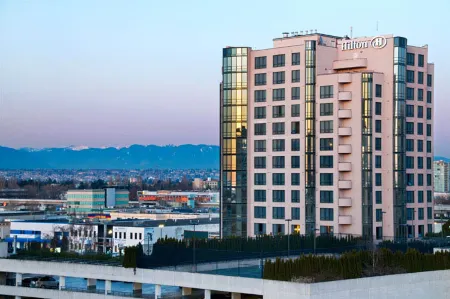 Hilton Vancouver Airport Отели рядом с достопримечательностью «City Centre Community Centre»