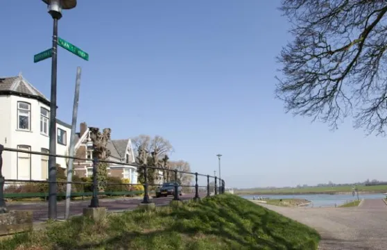 雷烏文庫本之家旅館