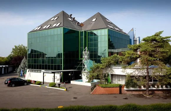 洛伊西爾利陸奧特酒店