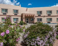 Econo Lodge Inn & Suites