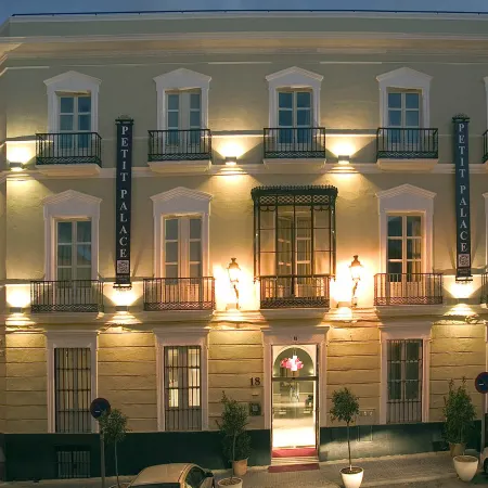 Petit Palace Santa Cruz Отели рядом с достопримечательностью «Старый город»