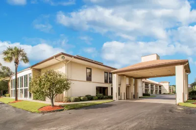 Quality Inn & Suites Ridgeland Hotels in Jasper County