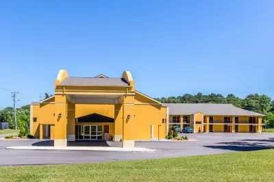 Budgetel Inn Hotels near Unclaimed Baggage