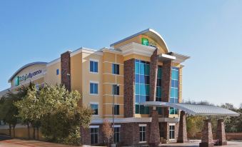 Holiday Inn Express & Suites North Dallas at Preston, an IHG Hotel