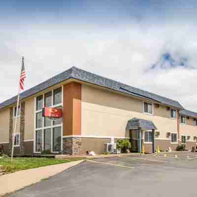 Econo Lodge Hotel Exterior