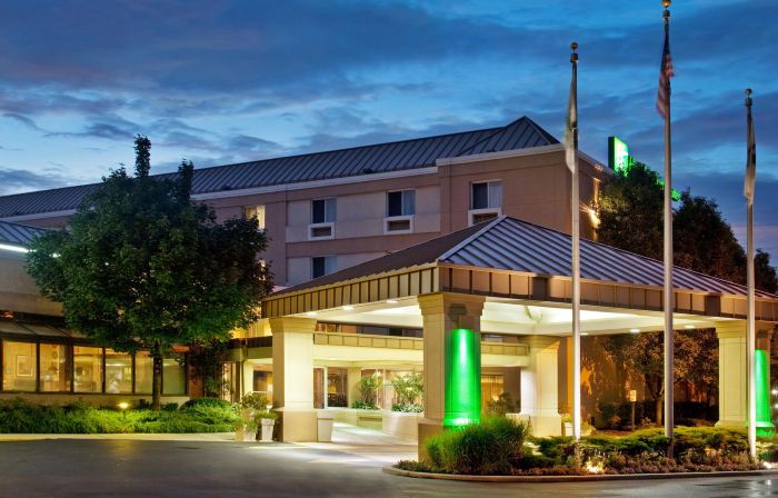 Holiday Inn & Suites CHICAGO-CAROL STREAM (WHEATON) by IHG