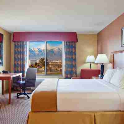 Holiday Inn Express & Suites Ontario Airport Rooms