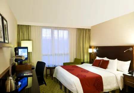 Courtyard Paris Saint Denis Отели рядом с достопримечательностью «Groupe AFNOR»