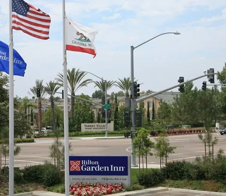 Hilton Garden Inn San Diego Del Mar Отели рядом с достопримечательностью «Институт Солк»