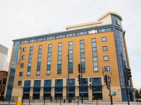 Holiday Inn Express London Stratford Отели рядом с достопримечательностью «Тринити Буой Уорф»