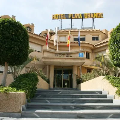 格蘭德海灘酒店 鄰近Playa de Bolnuevo的酒店