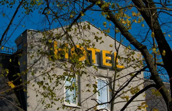 開姆尼斯下回見酒店