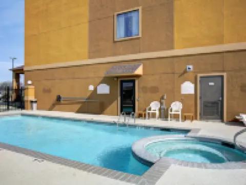 Comfort Inn & Suites Navasota Hotels in Grimes County