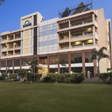 Days Hotel by Wyndham Neemrana Jaipur Highway