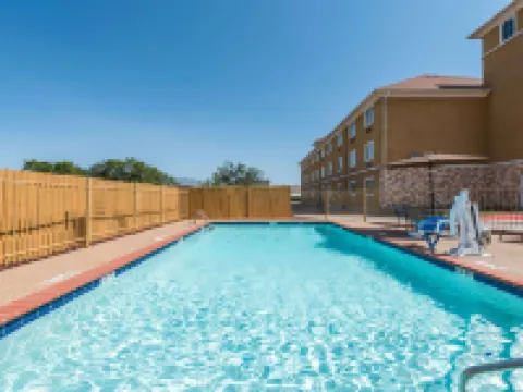 デイズ イン & スイーツ バイ ウィンダム クリーバーン テキサス クリーバーンのホテル