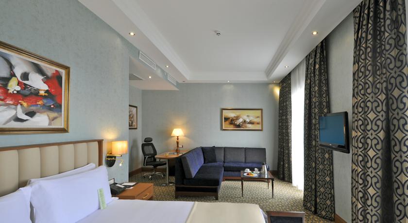 Wellborn Luxury Hotel
